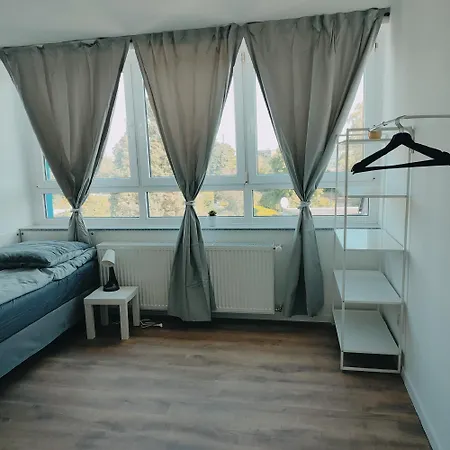 Monteurwohnung Business Rechts Langenfeld アパート